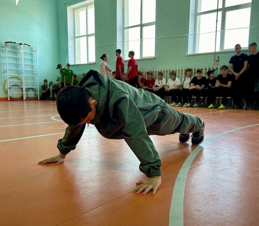 В Мариуполе оккупанты заставляют детей вступать в &quot;Юнармию&quot;: фото и видео